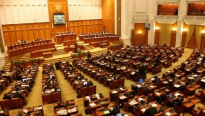 Votul secret pentru ridicarea imunităţii parlamentarilor ar putea fi interzis